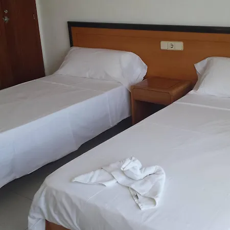 克罗纳港旅馆 2* 卡拉纳雅达